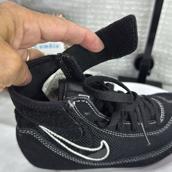 (N1) Nike Kids Black and White High-Top Sneakers, Sz 2Y - Picture 9 of 10